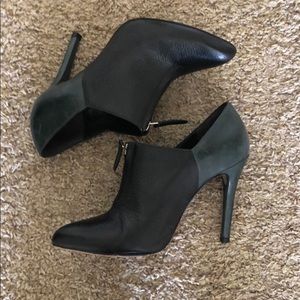 Pour La Victoire Black and Dark Green Leather Suede Ankle Booties